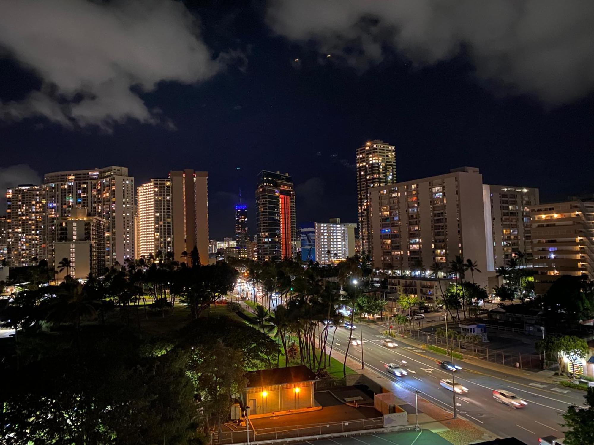 Cozy Studio With Free Parking In Waikiki Хонолулу Екстериор снимка
