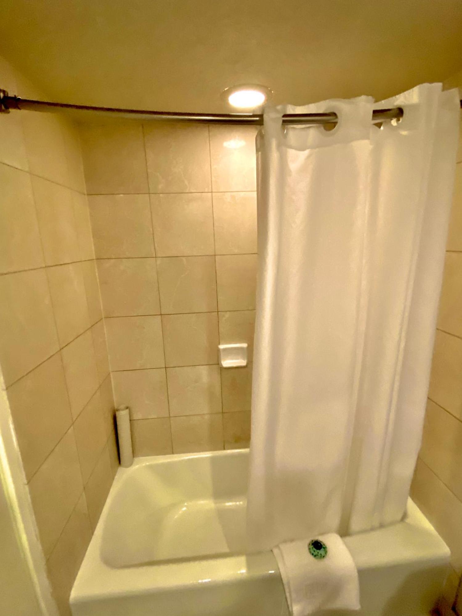 Cozy Studio With Free Parking In Waikiki Хонолулу Екстериор снимка